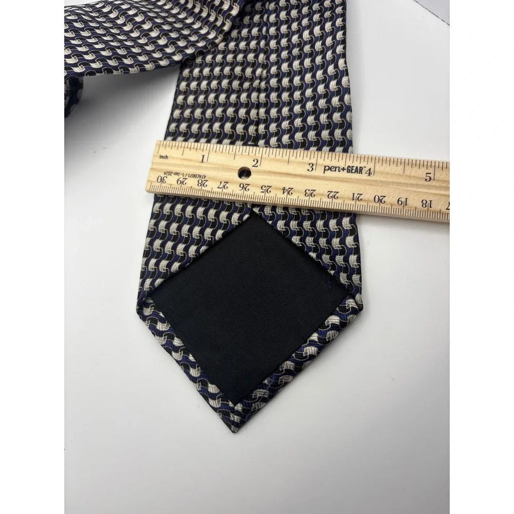 Di Capri Mens Silk Tie Navy Blue Silver Geometric Wavy Pattern Hand Made 4 Inch